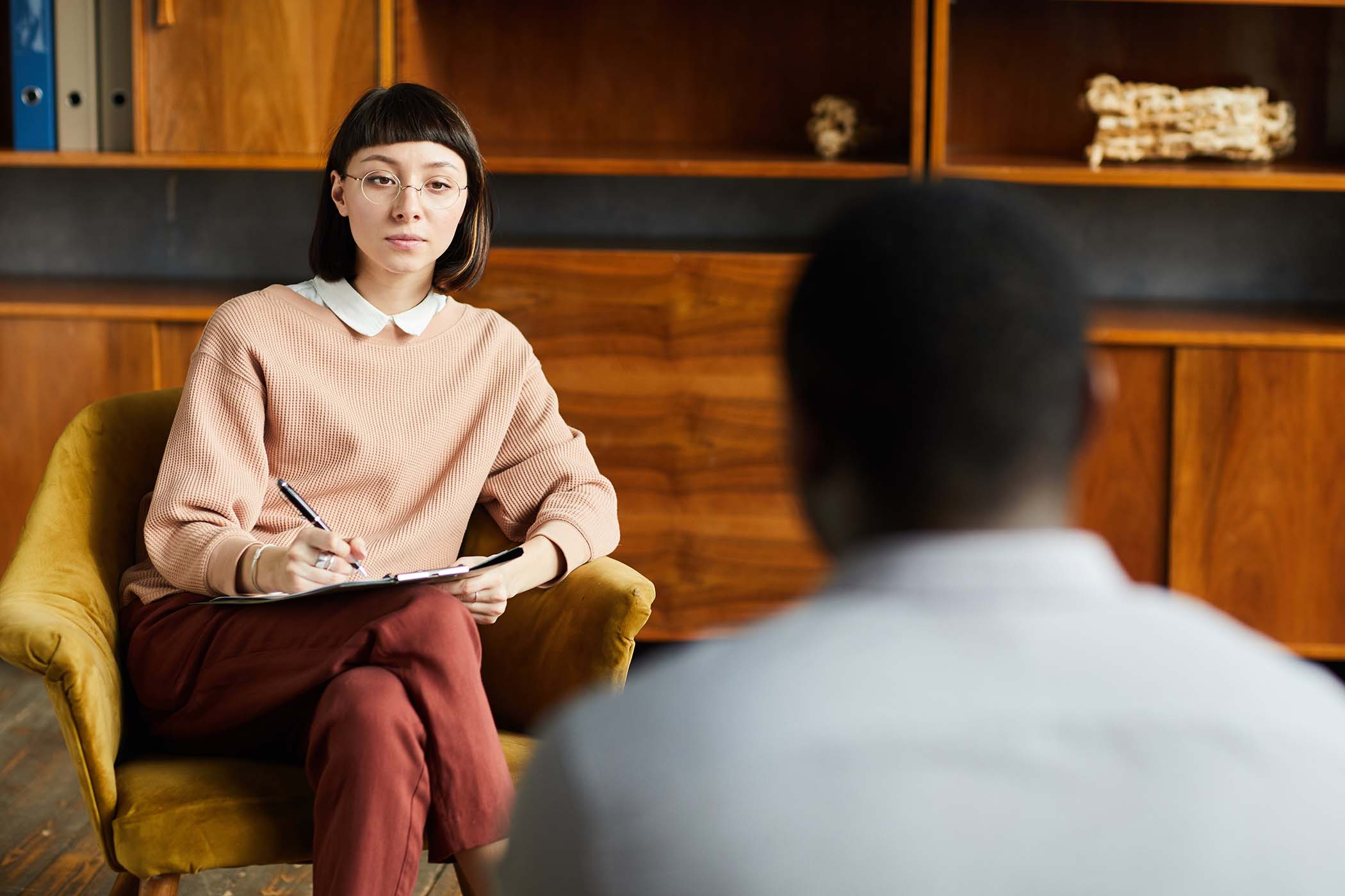 woman-at-psychology-therapy-H8WFK9J.jpg